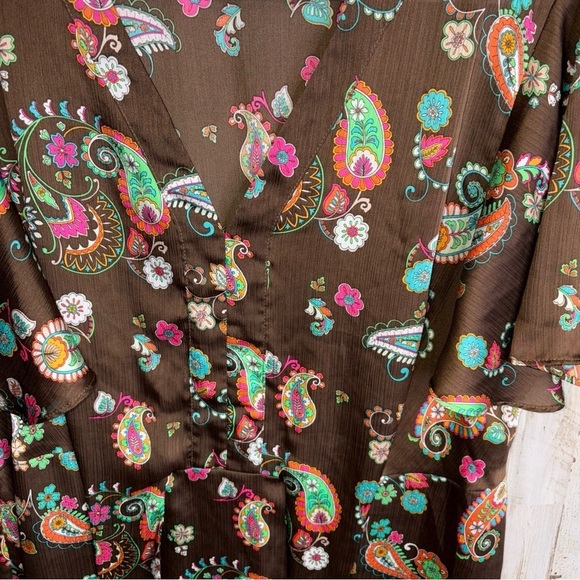 CATO Womens Top Size 22/24W  Short Sleeves V-Neck Brown Paisley Floral - Picture 3 of 16